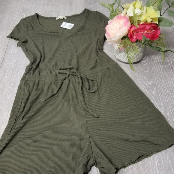 Derek Heart romper - Picture 2 of 8